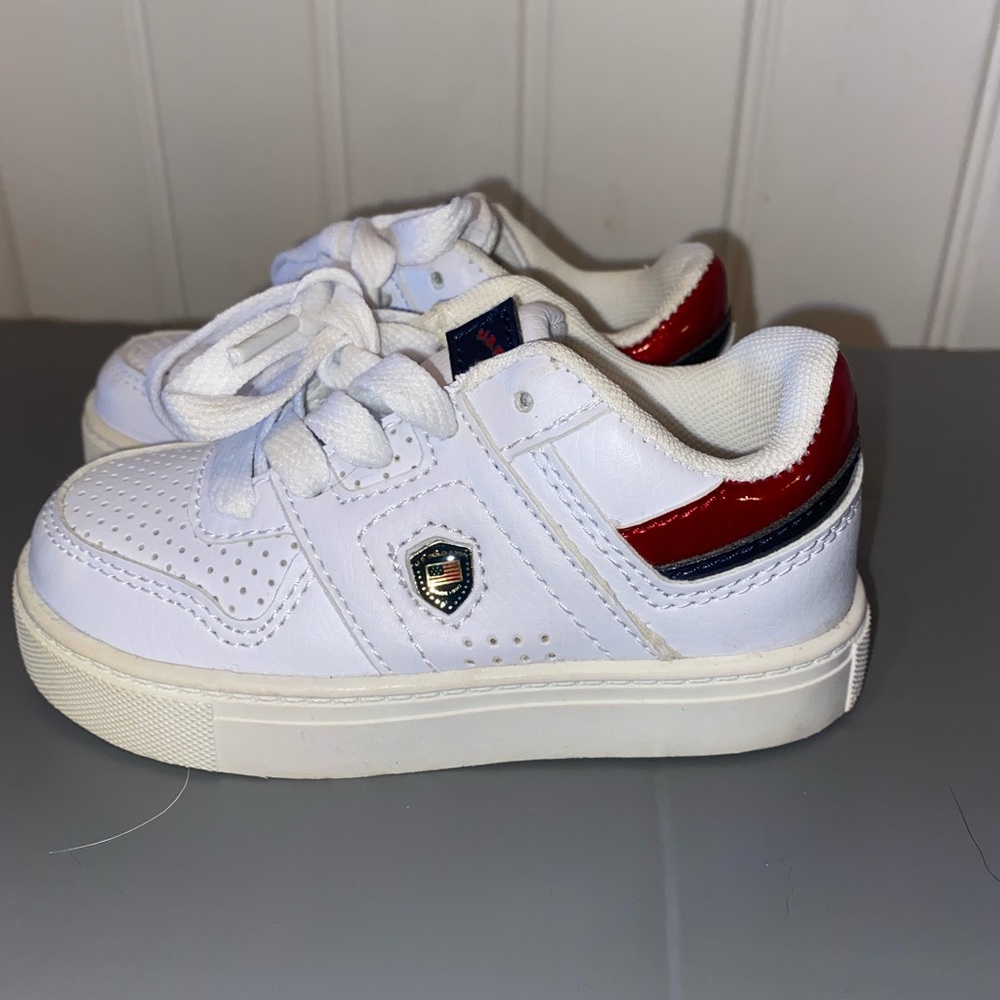 White toddler sneakers size 7